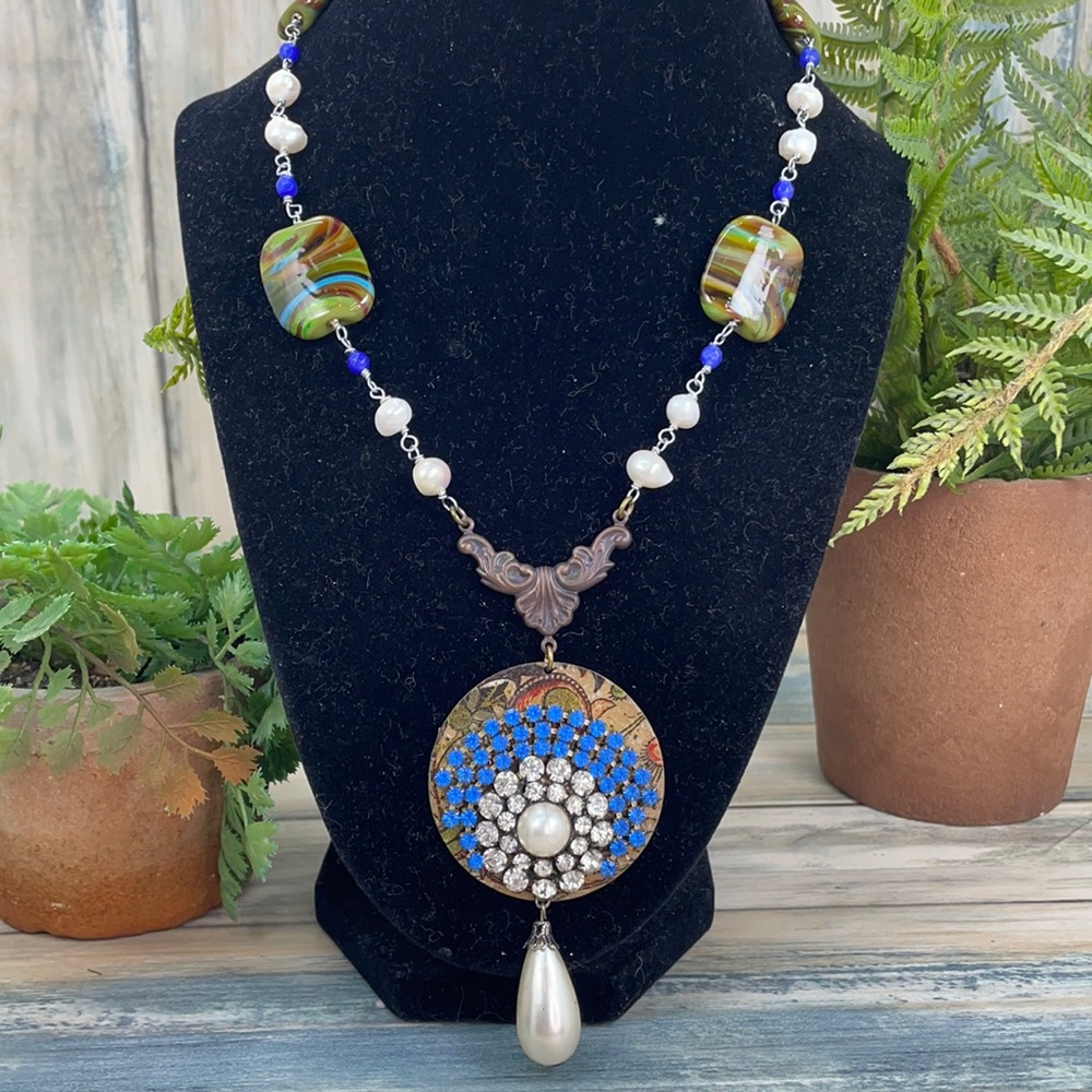 🌟Adorned Crown artisan assemblage rhinestone Pearl swirl necklace
